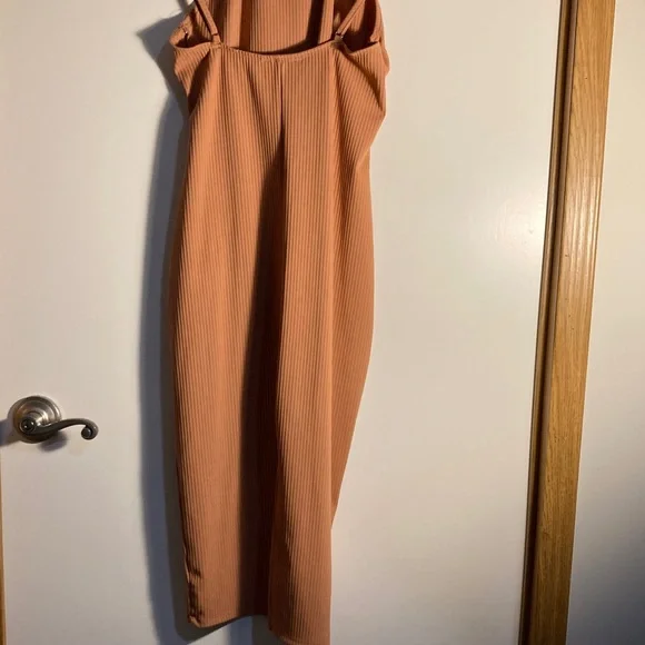 Iris Backless Tan Dress - Picture 4 of 6